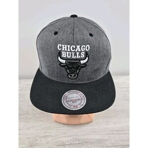 Chicago Bulls Grey Black Logo Embroidered Snapback‎ Hat Mitchell & Ness NBA